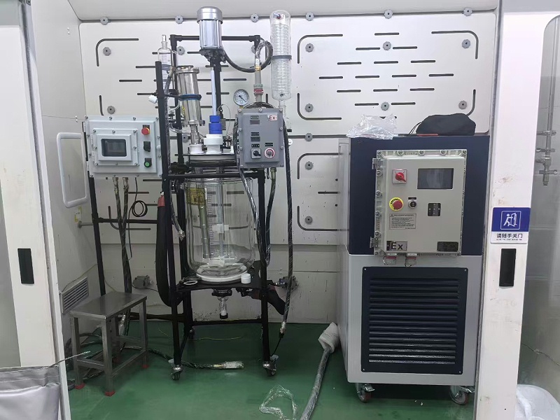 帶超聲波的反應(yīng)釜在客戶(hù)現(xiàn)場(chǎng)